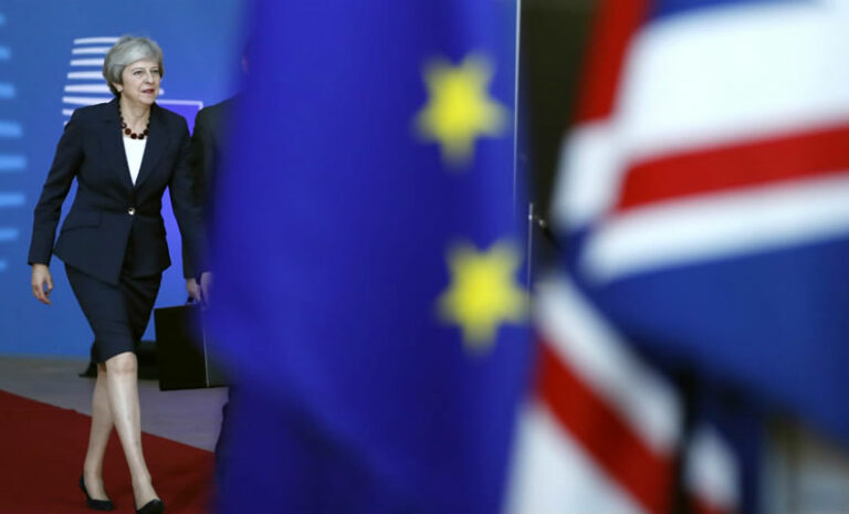 Brexit: Theresa May presenta acuerdo con Bruselas a un gobierno británico dividido