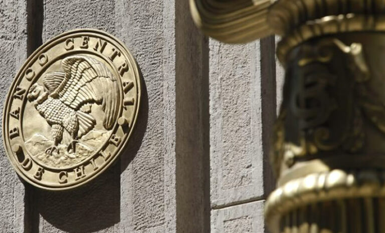 Banco Central: Imacec de febrero creció solo un 1,4%