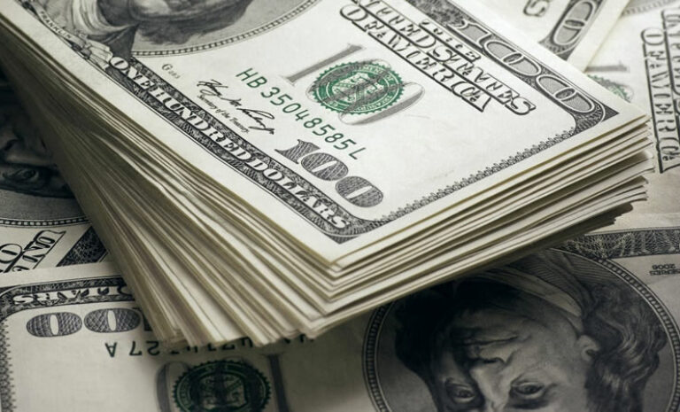 El dólar alcanza los $700, su valor más alto desde febrero de 2016