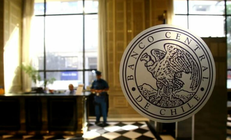 Banco Central resolvió mantener la tasa de interés en 0,5%, su mínimo técnico