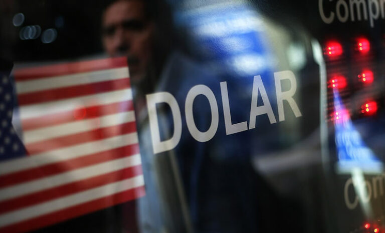 Dólar cierra al alza y a nivel nacional la actividad económica depende de las etapas del Plan Paso a Paso