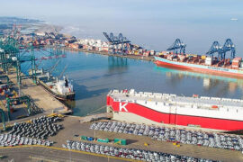 Se registra récord de descargas de vehículos nuevos en el Puerto de San Antonio