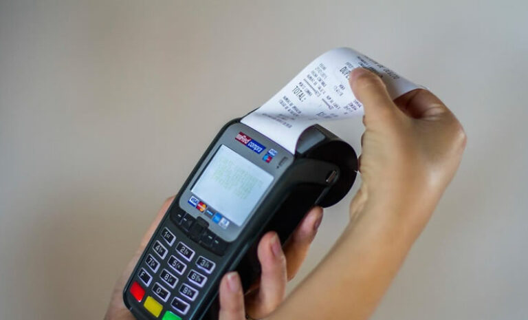 Sernac detectó a ciertas empresas que no informan correctamente el precio en boletas electrónicas
