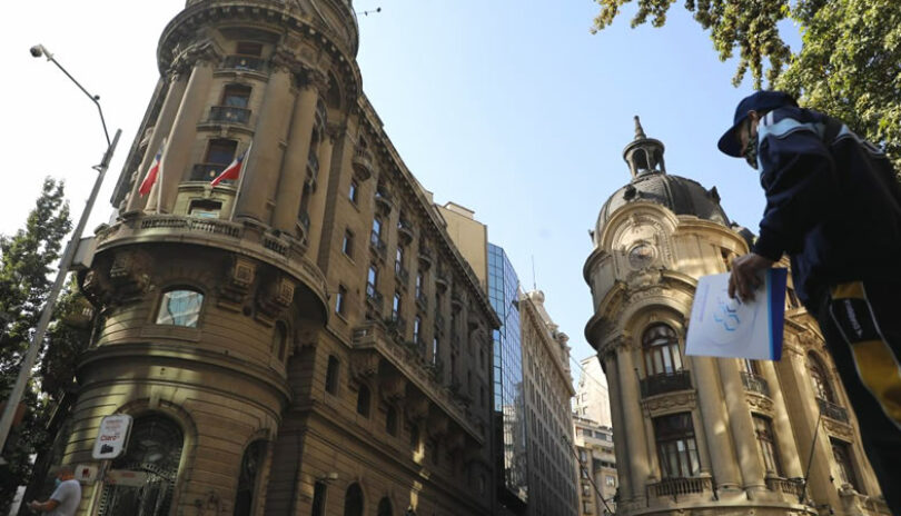 Bolsa de Santiago suscribe acuerdo tecnológico y económico con la BVRD