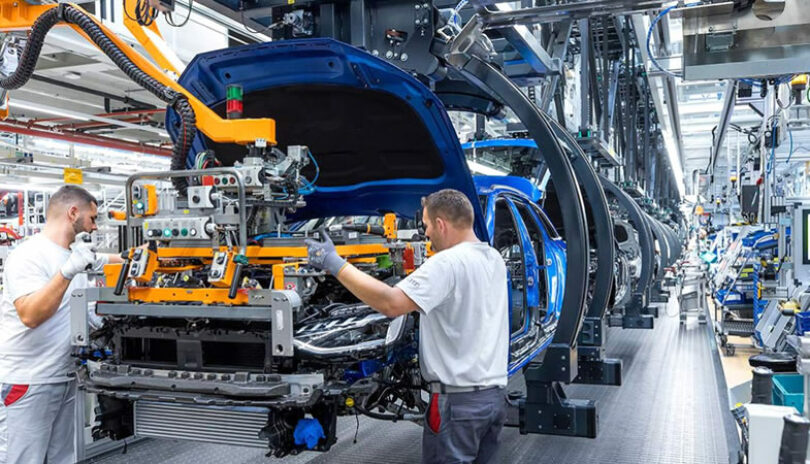 La escasez de chips, cinturones de seguridad y airbags ha retrasado la fabricación de 500.000 vehículos