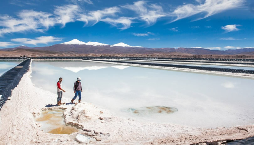 Argentina y Bolivia suscriben contratos para la exploración y producción de yacimientos de litio
