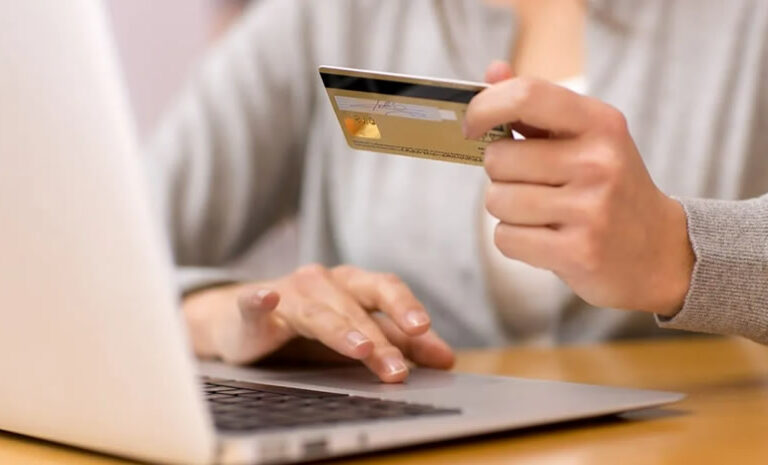 Ventas online en Chile caerían un 8% en 2022 ante proyecciones económicas