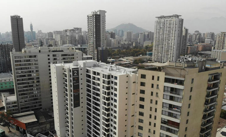 Alzas en precios de departamentos y arriendos: Sector inmobiliario proyecta estrecho escenario para 2023