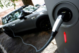 Electromovilidad: ¿Qué marcas lideran las publicaciones de autos eléctricos e híbridos en venta en Chile?
