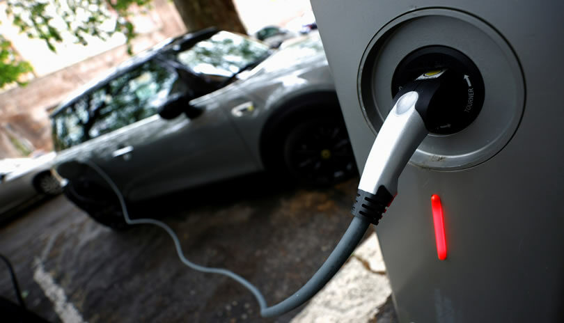 Electromovilidad: ¿Qué marcas lideran las publicaciones de autos eléctricos e híbridos en venta en Chile?