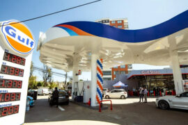 Gigante petrolera Gulf llega a Chile: Anuncia la apertura de estaciones de servicio y tiendas de conveniencia