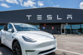 Tesla inyecta US$ 3.6 millones a filial nacional y concreta encuentro con Corfo