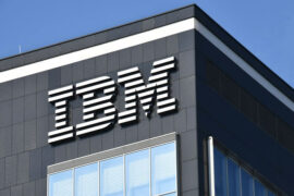 IBM cuadriplicó sus utilidades en 2023 impulsado por servicios de IA y nube híbrida