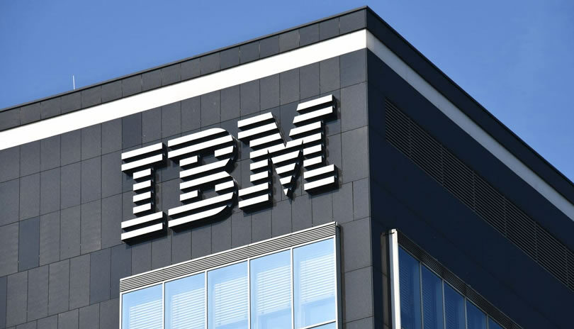 IBM cuadriplicó sus utilidades en 2023 impulsado por servicios de IA y nube híbrida