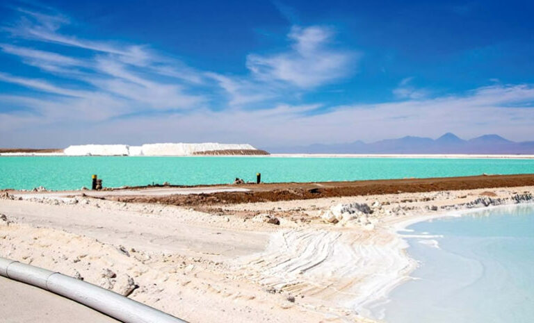 Litio: Gobierno define 26 salares para inversión privada y dos tendrán control estatal