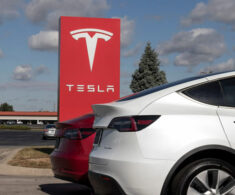 Valor de la marca Tesla disminuyó un 26% por antigüedad de sus vehículos y la figura de Musk