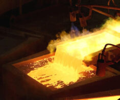 Producción industrial en Chile crece 12,1 % en abril impulsada por la minería