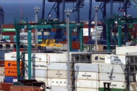 Chile lidera exportaciones globales de cobre, litio, cerezas y salmón