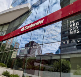 Santander y Stellantis concretan alianza para impulsar el financiamiento de vehículos nuevos en Chile