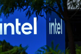 Intel lidera avance entre fabricantes de chips con alza bursátil de 220% en doce meses