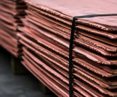 Cobre se mantiene en máximos históricos ante crecientes presiones sobre la oferta