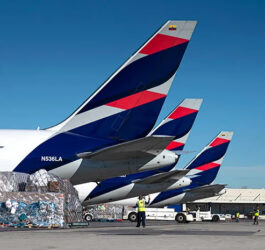 Acciones de Latam Airlines caen 4,88% tras elecciones en Brasil