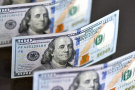 Dólar retrocede en Chile y se aleja de los $1.000 ante recuperación del cobre