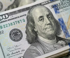Dólar hoy en Chile se mantiene cerca de $984 pese al avance del cobre