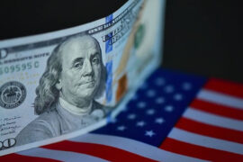 Dólar se mantiene sobre $995 en Chile pese a la caída del petróleo