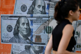 Dólar abre con fuerte alza en Chile y podría avanzar hacia los $995