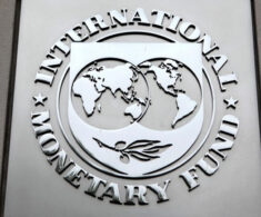FMI mejora proyección económica mundial, pero advierte riesgos por deuda e inflación