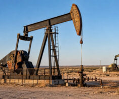 Petróleo Brent cae pese a nuevos ataques hutíes contra Arabia Saudita